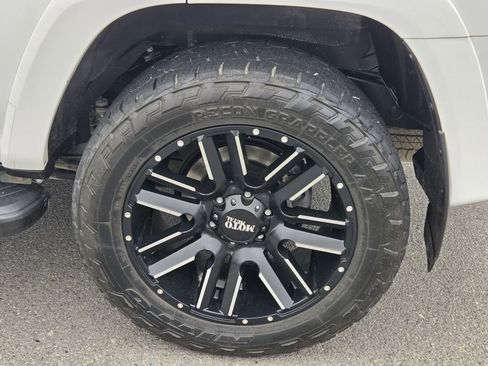 Used 2021 Toyota 4Runner SR5 Premium w/ Moonroof Package AWD/4WD image 18