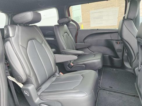 New 2026 Chrysler Pacifica Select w/ S Appearance Package FWD image 18