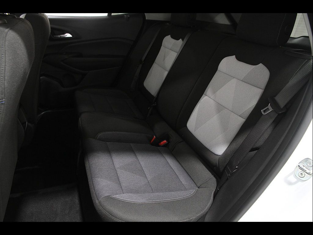 Used 2024 Chevrolet Trax LS w/ LS Convenience Package FWD image 18