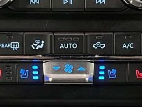 Used 2024 Ford F350 Platinum w/ Tremor Off-Road Package AWD/4WD image 38