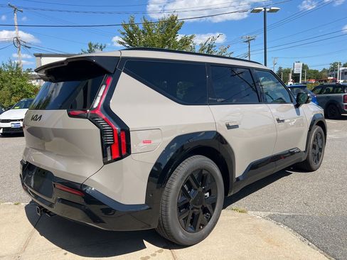 New 2026 Kia EV9 Land w/ Nightfall Edition Package image 4