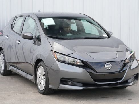 Used 2025 Nissan Leaf S image 45