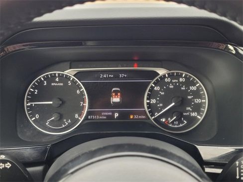 Used 2022 Nissan Pathfinder SV w/ SV Premium Package image 31