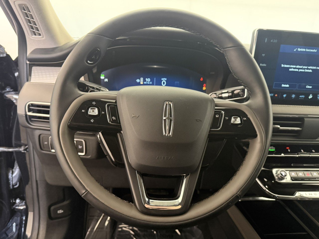 Used 2025 Lincoln Corsair AWD w/ Jet Appearance Package image 20