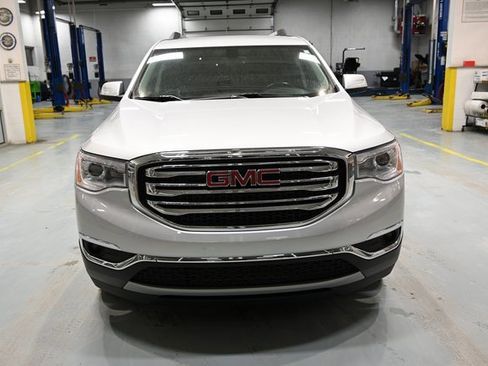 Used 2019 GMC Acadia SLT image 2