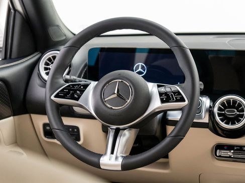 New 2025 Mercedes-Benz GLB 250 4MATIC image 11