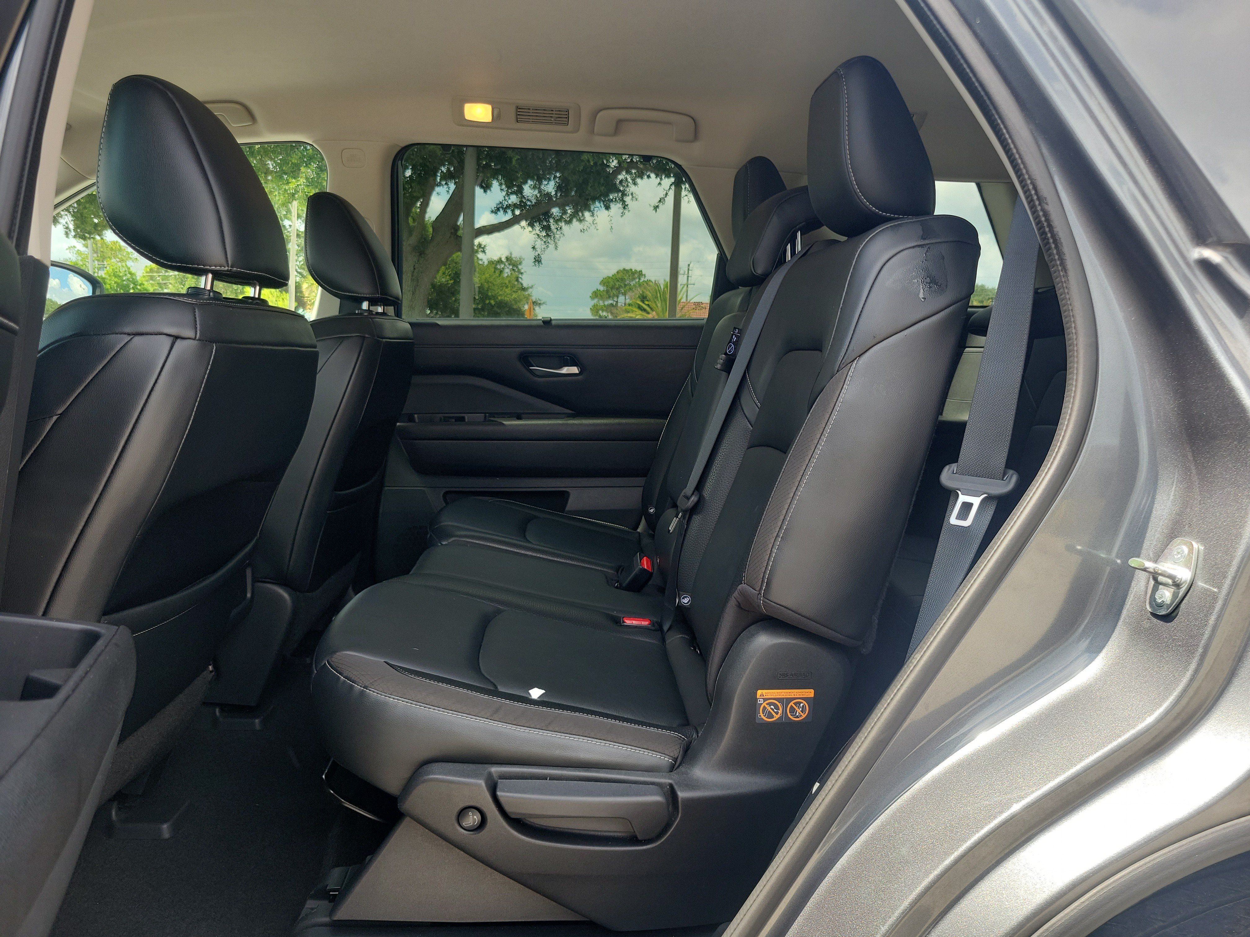 Used 2022 Nissan Pathfinder SL FWD image 9