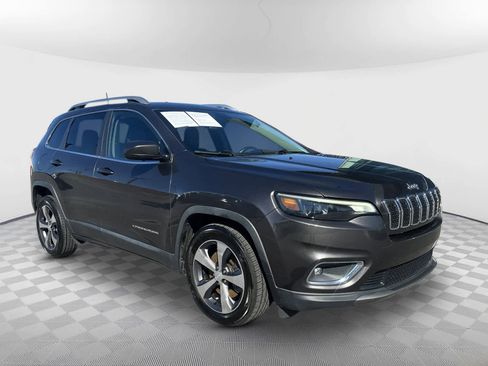 Used 2019 Jeep Cherokee Limited image 2