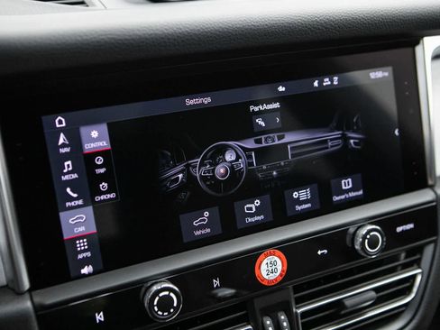 Certified 2026 Porsche Macan AWD/4WD image 15