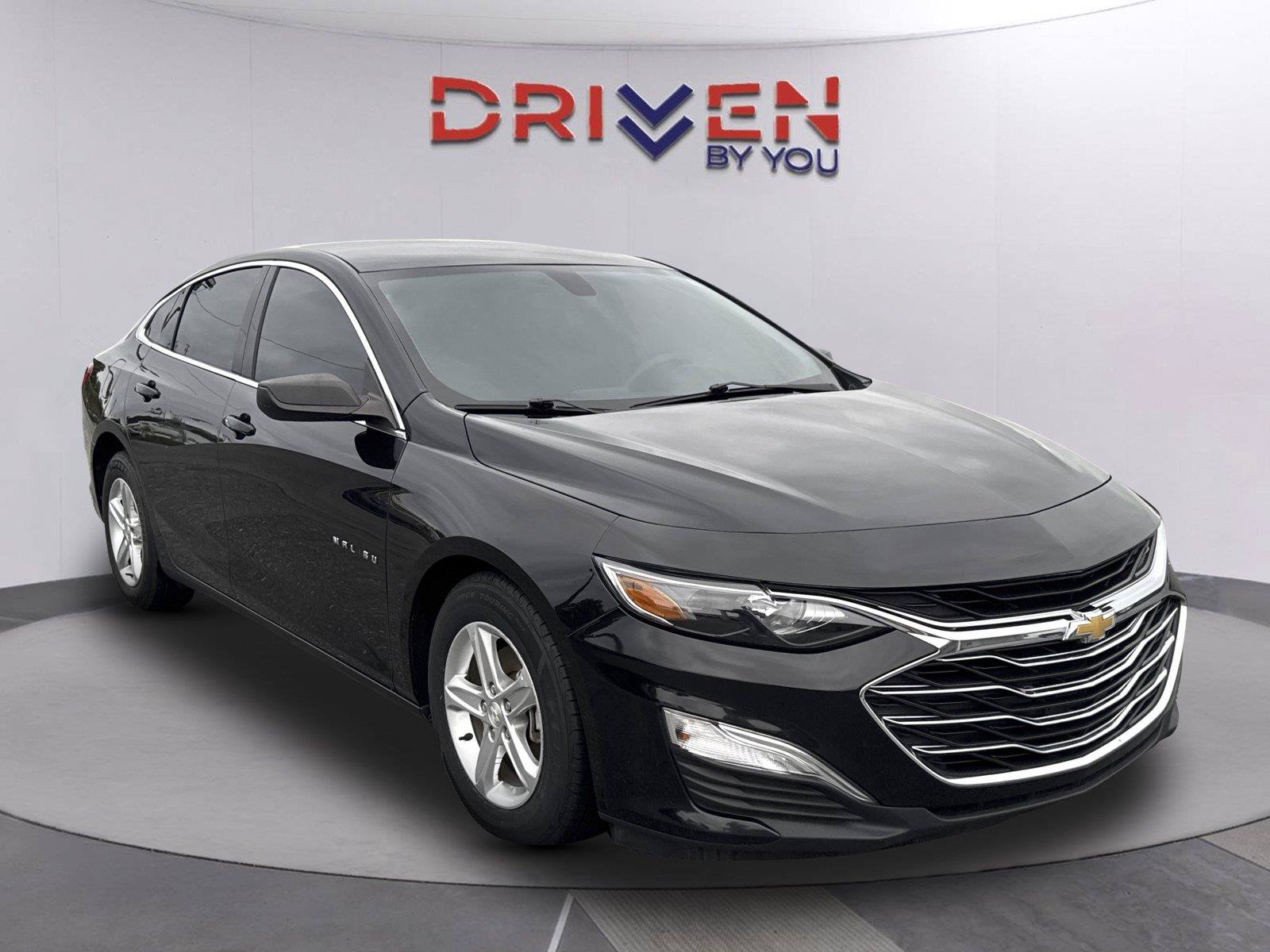 Used 2022 Chevrolet Malibu LS FWD image 2