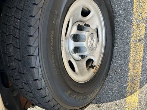 Used 2017 Chevrolet Express 2500 RWD image 25