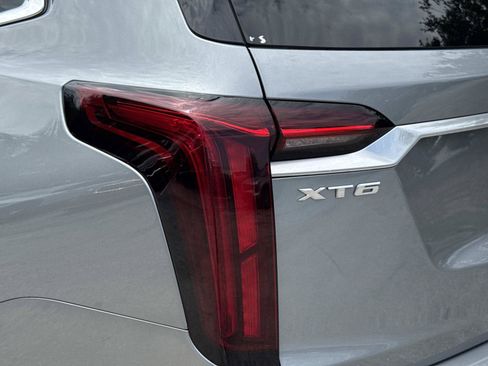 Used 2025 Cadillac XT6 Premium Luxury FWD image 11