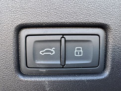 Used 2022 Audi Q4 e-tron Premium Plus w/ Premium Plus image 41