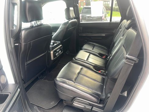Used 2019 Ford Expedition XLT w/ Equipment Group 202A AWD/4WD image 14