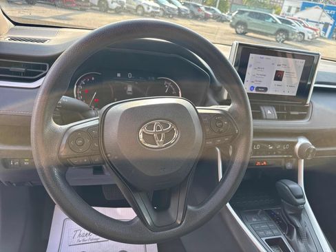 Used 2025 Toyota RAV4 XLE AWD/4WD image 10