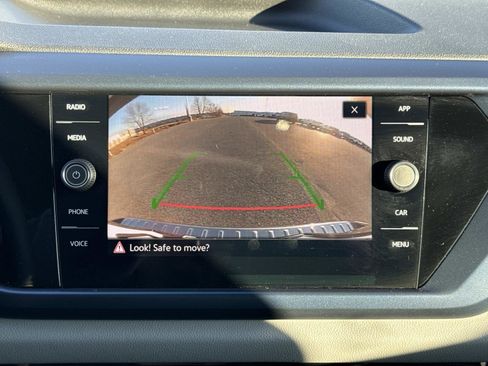 Used 2023 Volkswagen Taos SE image 4