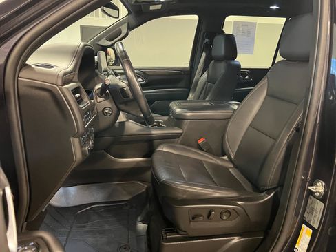 Used 2022 Chevrolet Tahoe Z71 w/ Luxury Package AWD/4WD image 9