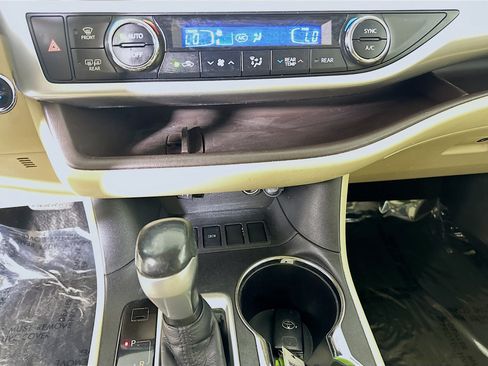 Used 2015 Toyota Highlander XLE FWD image 23
