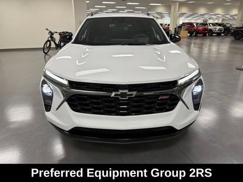 Used 2025 Chevrolet Trax RS w/ Driver Confidence Package FWD image 2
