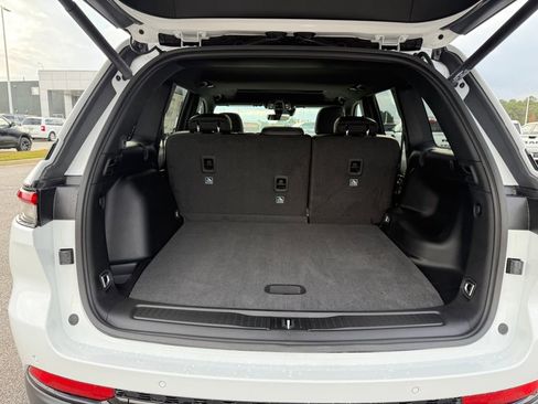 New 2025 Jeep Grand Cherokee Laredo image 23