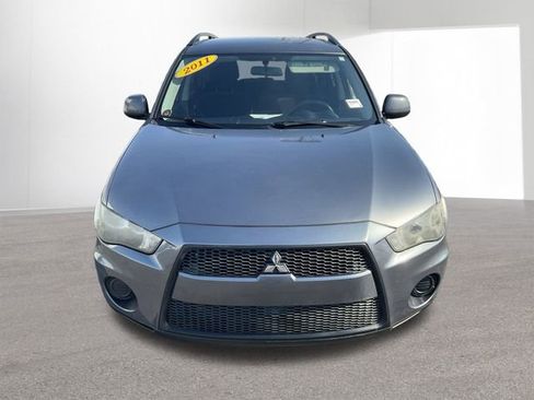 Used 2011 Mitsubishi Outlander ES image 6