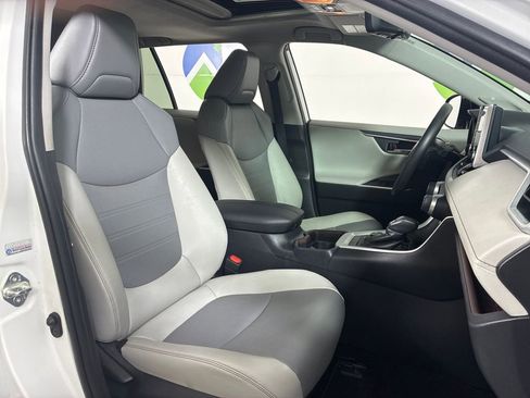 Used 2020 Toyota RAV4 Limited image 33