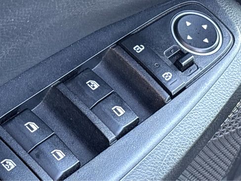 Used 2021 Kia Seltos SX w/ SX Sunroof Package image 29