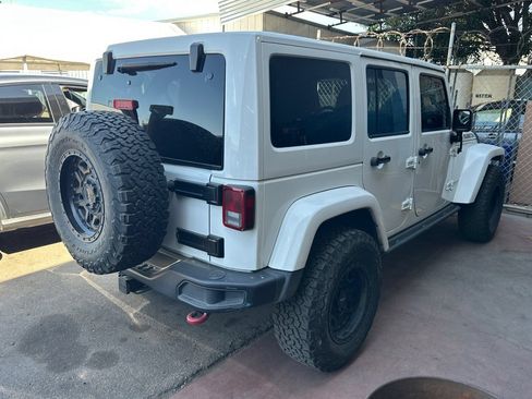 Used 2017 Jeep Wrangler Unlimited Rubicon AWD/4WD image 4