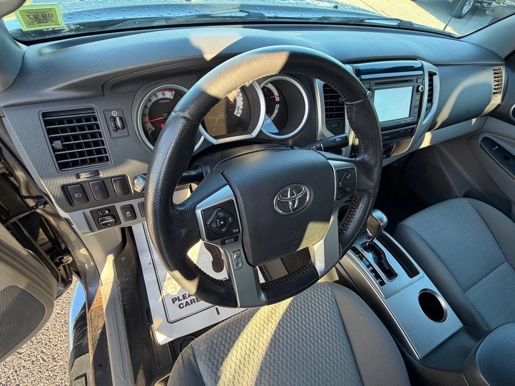 Used 2015 Toyota Tacoma 4x4 Double Cab w/ SR5 Package image 12