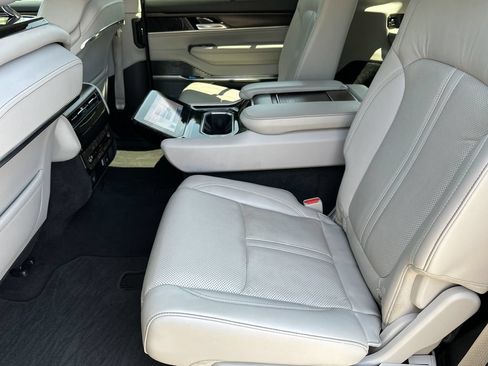 Certified 2022 Jeep Grand Wagoneer Series I AWD/4WD image 15
