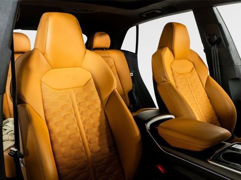 Used 2025 Audi RS Q8 performance image 33