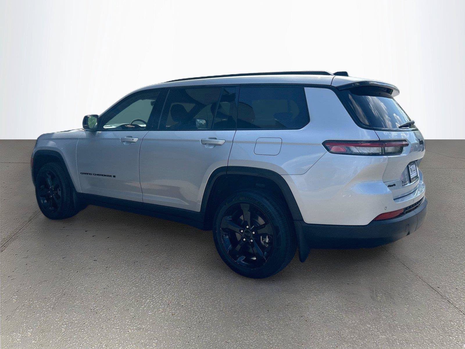 Used 2024 Jeep Grand Cherokee L Altitude AWD/4WD image 6
