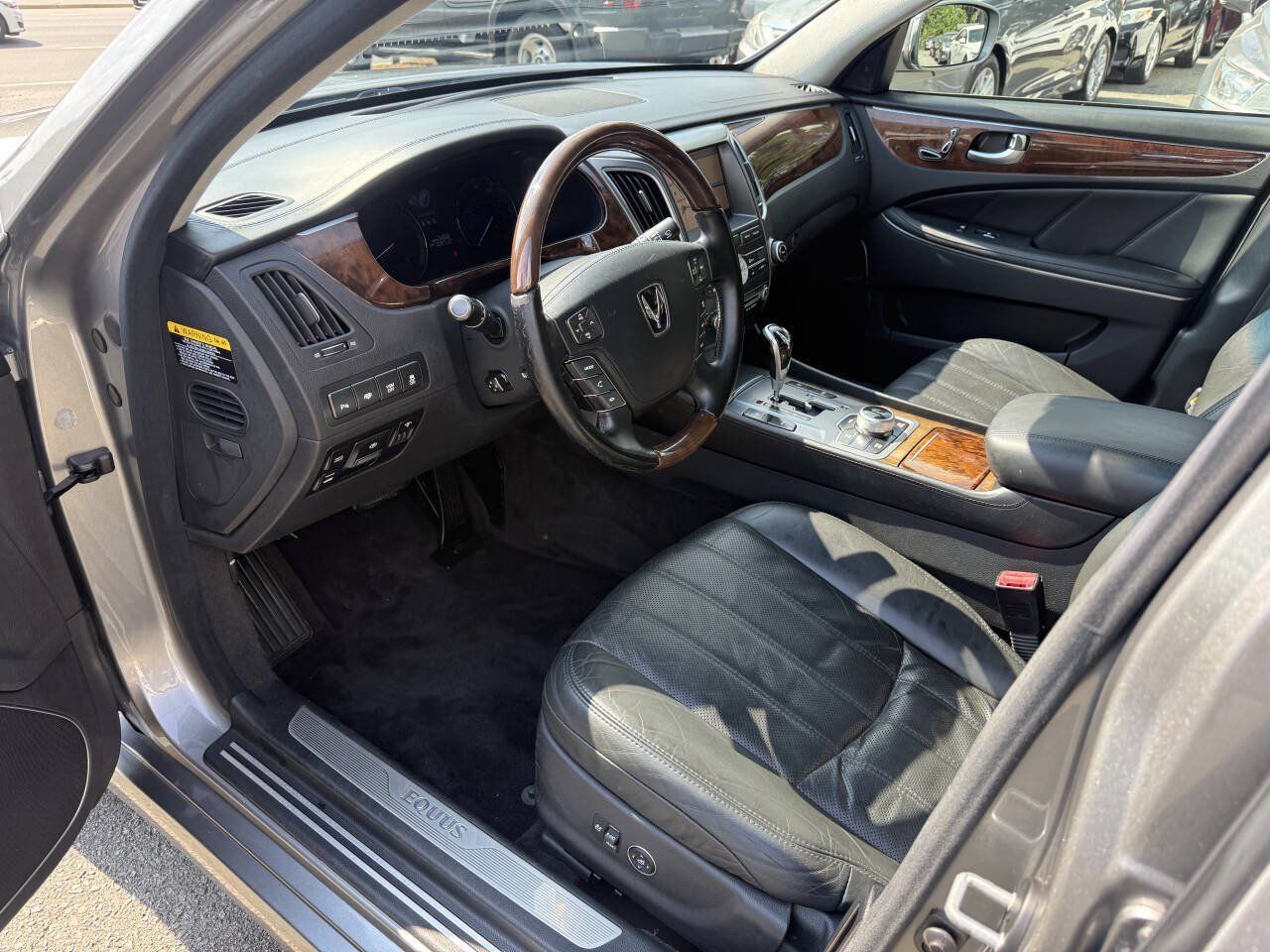 Used 2012 Hyundai Equus Signature RWD image 8