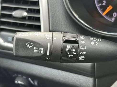 Certified 2022 Jeep Grand Cherokee Laredo X image 40