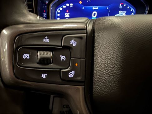 Used 2025 Chevrolet Silverado 2500 ZR2 w/ Technology Package image 13