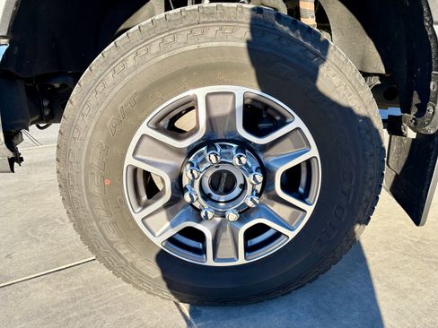 Used 2025 Ford F250 XLT w/ FX4 Off-Road Package image 9