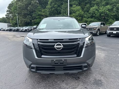Used 2023 Nissan Pathfinder SV w/ Black Appearance Package AWD/4WD image 8