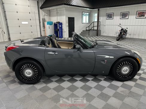 Used 2008 Pontiac Solstice Convertible w/ Premium Package RWD image 12