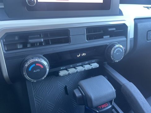 Used 2024 Toyota Tacoma TRD Off-Road image 28