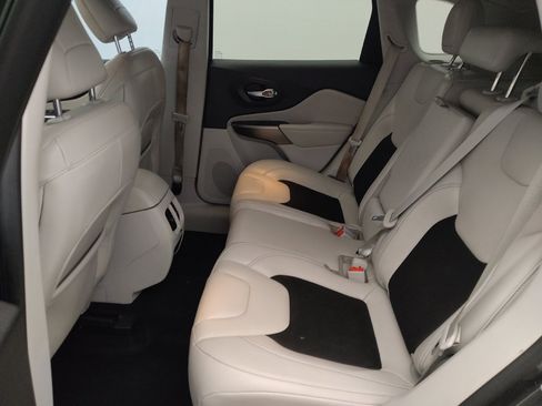 Used 2020 Jeep Cherokee Latitude Plus image 18