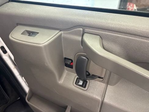 Used 2017 Chevrolet Express 3500 LT w/ LT Preferred Equipment Group RWD image 21