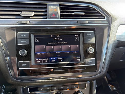 Used 2024 Volkswagen Tiguan S image 31