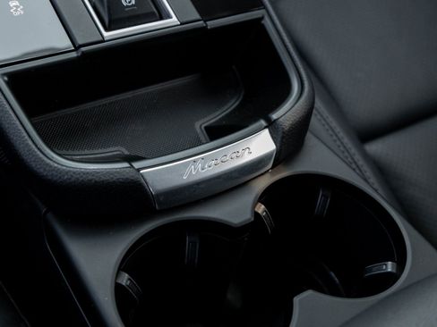 Certified 2026 Porsche Macan AWD/4WD image 28