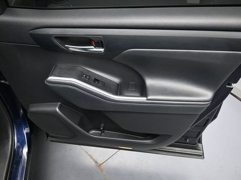 Used 2021 Toyota Highlander XSE FWD image 37