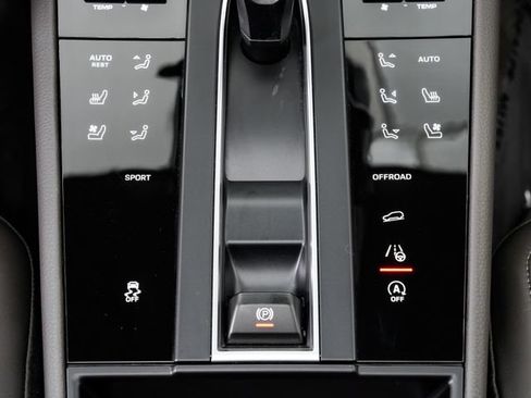 Certified 2026 Porsche Macan AWD/4WD image 20