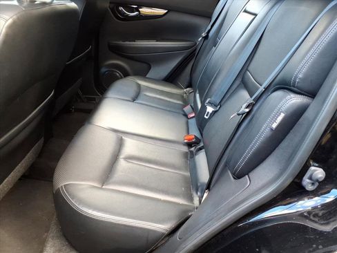 Used 2022 Nissan Rogue Sport SL w/ Premium Package image 7