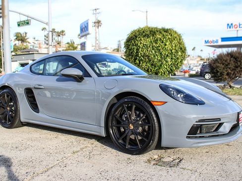 Used 2025 Porsche 718 Cayman RWD image 8