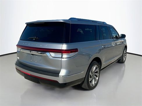 Used 2022 Lincoln Navigator L Reserve image 7