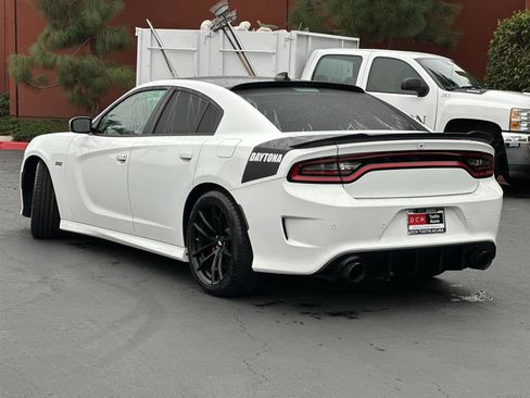 Used 2018 Dodge Charger R/T image 4