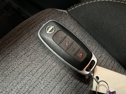 Used 2023 Nissan Rogue SV image 23